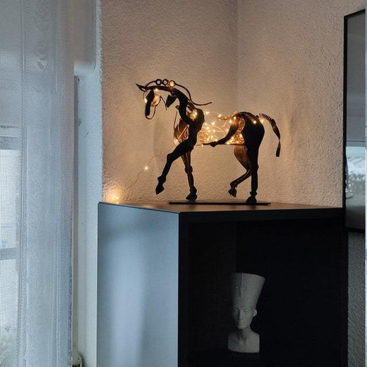 Håndlaget™ Hesteskulptur i Metall